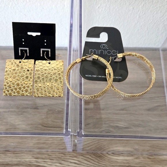 Goldtone chunky Large dangle & Hoop earrings • 2 Pairs - Picture 6 of 6